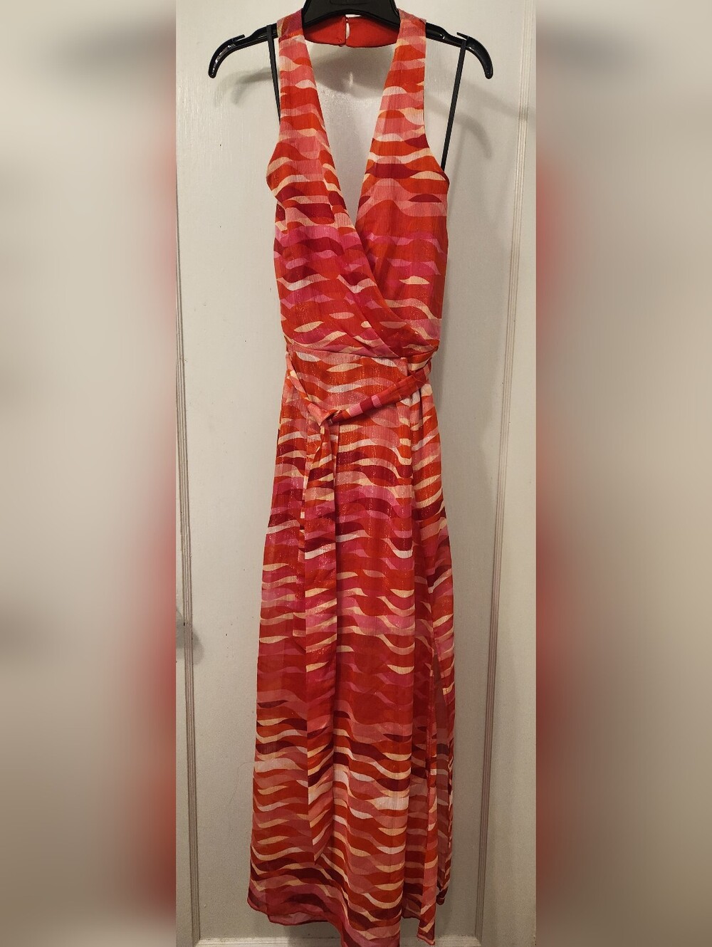 V-Neck Sleeveless Maxi Dress in Red and Pink Wave Print